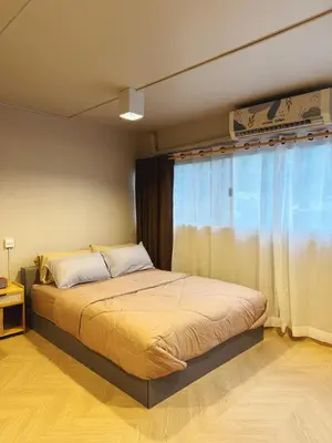 a bedroom with a bed with a large window at MoonStay C5 Impactarena-Donmuang-FreeSpeedWifi in Thung Si Kan