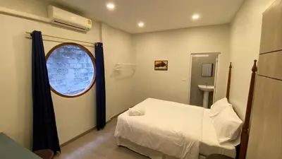 a small room with a bed and a window at HD China Town MRT Dragon Temple กลางเยาวราช in Bangkok