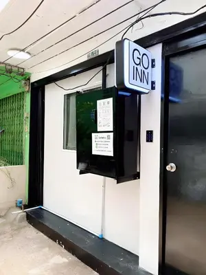 a go limit sign on the side of a building at xx GO INN Siriraj BKK - โกอินน์ โรงพยาบาล ศิริราช in Bangkok Noi