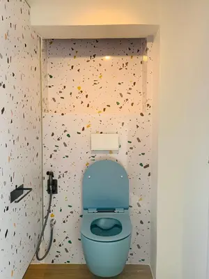 a bathroom with a blue toilet in a room at Bangkok Group Bunk Hotel Khaosan in Bangkok