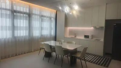 a kitchen with a dining room table and chairs at \u62c9\u739b\u4e5d\u6e29\u99a8\u7684\u5bb6 in Bangkok