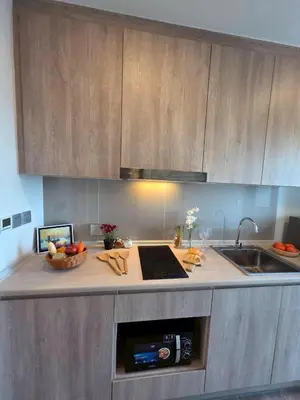 a kitchen with a sink and a counter top at Modiz Modiza Sukhumvit R1 in Bangkok