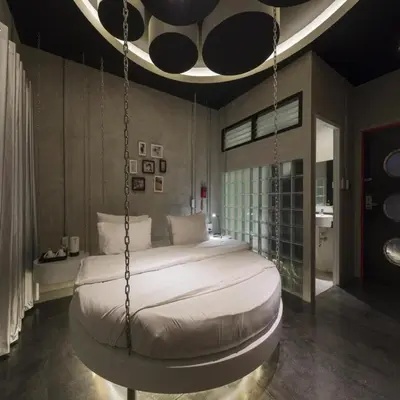 a bedroom with a swing bed in a room at Collection O Jasaen Stylish Unique Hotel in Bangkok