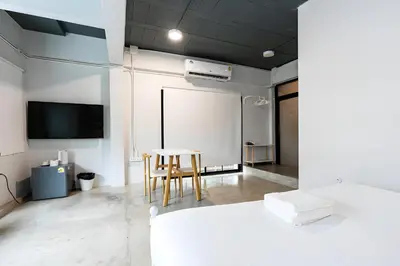 a white room with a table and a white board at xx Yellow Place Sukhumvit Soi 2 - เยลโล เพลส สุขุมวิทซอย 2 in Bang Kapi