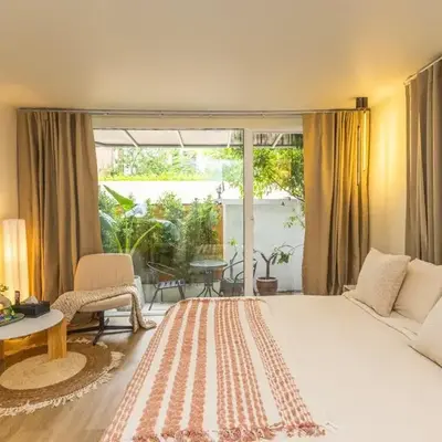 Studio room with private garden in Center Sathorn