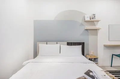 a bedroom with a white bed with white pillows at Bangkok Group Haven - 6BR Bangchak BTS 12 sleeps RB4 in Amphoe Phra Khanong