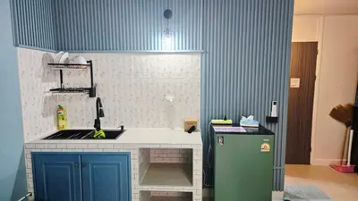 a kitchen with a stove and a refrigerator at อิมแพ็ค เมืองทองธานี ห้องเช่ารายวัน เมืองทอง popular condo C4 in Nonthaburi
