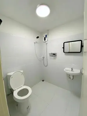 a white bathroom with a toilet and a sink at XX GO INN Siriraj Wang Lang - โก อินน์ โรงพยาบาลศิริราช วังหลัง in Bangkok
