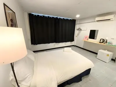 a bedroom with a white bed and a window at xx GO INN BTS Ari - โกอินอารีย์ in Bangkok