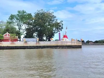 a dock on the side of a body of water at Sabai Sabai House Koh Kret in Ban Laem Yai