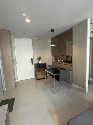 a kitchen and dining room with a table and chairs at The Room Sukhumvit 64 Punnawithi in Phra Khanong