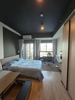 a bedroom with a bed and a desk in it at Fully equipped Ideo Rama9-Asoke, with workstation in Bangkok