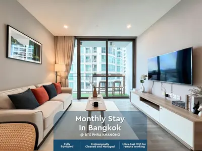 a living room with a couch and a tv at Modern elegance 2B Ultra Fast WiFi BTS Phrakhanong in Bangkok