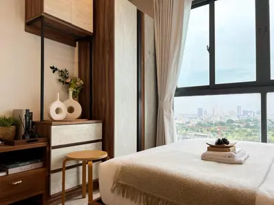 a bedroom with a bed and a large window at Cozy Park-view 1BR - Ultra Fast Wifi - BTS Bangna in Bangkok