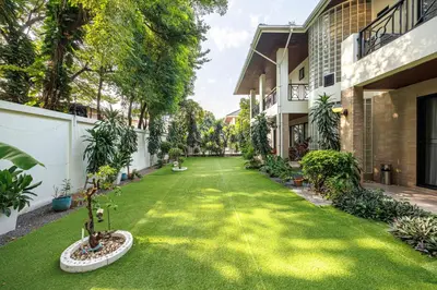 an artificial lawn in a courtyard of a house at Bangkok Manor One\u66fc\u8c37\u58f9\u53f7\u5e84\u56ed in Bangkok