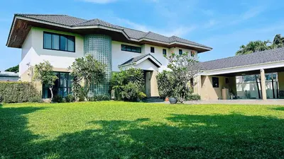 a house with a lawn in front of it at Bangkok Manor Two\u66fc\u8c37\u8d30\u53f7\u5e84\u56ed in Bangkok