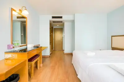 a bedroom with a desk and a bed and a mirror at XX Wish Inn Chidlom Bangkok - วิชอินน์ ชิดลม กรุงเทพ in Pratunam