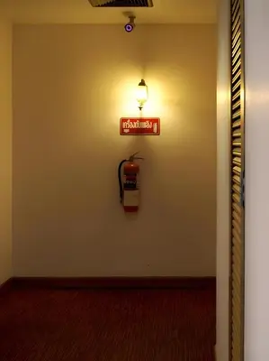 a fire extinguisher sign on the wall of a room at XX Wish Inn Chidlom V - วิชช์อินน์ ชิดลม in Pratunam