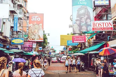 a busy city street with people walking down the street at xx The Hidden Khaosan Road เดอะ ฮิดเด้น ถนนข้าวสาร - รามบุตรี in Bang Bua Thong Railway Station