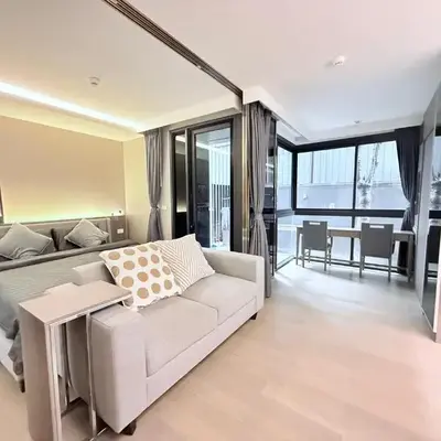 BTS Thong Lor Downtown Low-rise Large Studio #Private Courtyard Super Large Pool