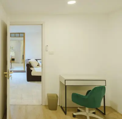 a room with a desk and a green chair at Big unit for 8 people, city center Silom in Bangkok
