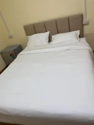 a large white bed with white sheets and pillows at UOKResort in Ban Khlong Yuan
