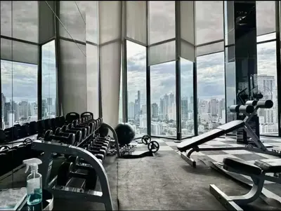a gym with a view of a city at BTS Thonglor Skyline Condo in Bangkok