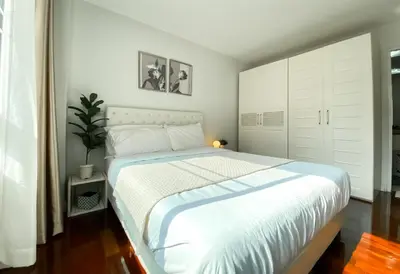 a bedroom with a large white bed in a room at Contemporary 53 SQM - BTS Thong Lo - Ultra Fast WiFi in Bangkok