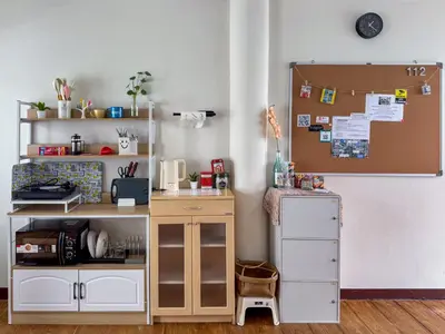 a room with a desk and a chalkboard at Baan ABC at 112 Phahonyothin 55 in Bang Khen