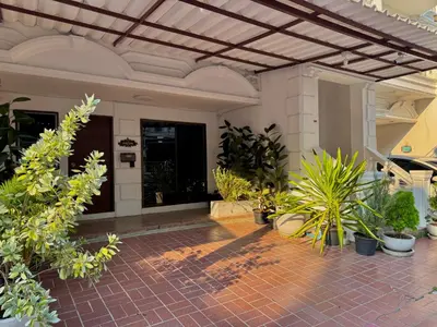 a courtyard with plants in a building at 4BR 10PAX Ensuite Near EmQuartier Emporium Emsphere in Khlong Toei