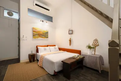 a bedroom with a large bed and a table at Large BTS 10 min 2King+Twin FastWiFi SelfCheckin in Bang Rak