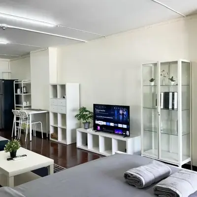 Central 1BR 50sqm Walk to BTS City Center