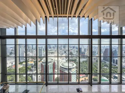 a large window in a building with a city view at \u66b9\u7f57\u767e\u4e3d\u5bab\u5962\u534e\u516c\u5bd3 Siam Paragon Luxury Stay #W08 in Pratunam