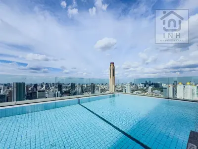 a swimming pool on the roof of a building at \u66b9\u7f57\u767e\u4e3d\u5bab\u5962\u534e\u516c\u5bd3 Siam Paragon Luxury Stay #W08 in Pratunam
