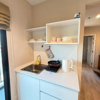 a kitchen with a sink and a counter top at 2 ห้องนอน 2 ห้องน้ำติดเซ็นทรัลเวสเกต นนทบุรี in Ban Bang Krabu