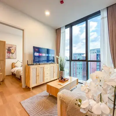 Luxury Downtown Bangkok 2BR 2BA Sky Pool Gym 5MIN Walk to Siam Paragon