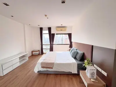 a bedroom with a large bed and some windows at Nana SkyView Retreat 2 Bedroom 2 Bath Nana BTS in Bangkok