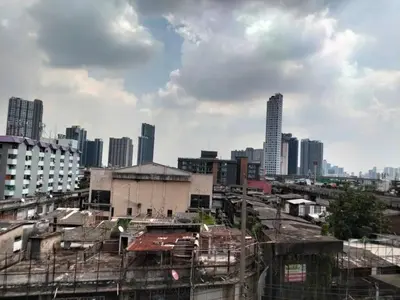 a view of a city with tall buildings at A fantastic house next to W district food market in Amphoe Phra Khanong