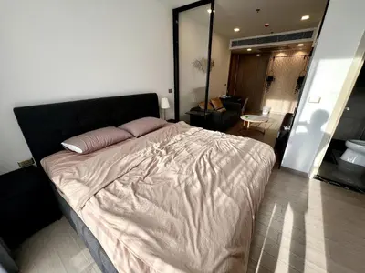 a bedroom with a large bed in a room at King Bed with Living Room Pool and Gym MRT 200m in Ban Na Song