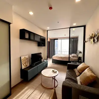 King Bed with Living Room Pool and Gym MRT 200m