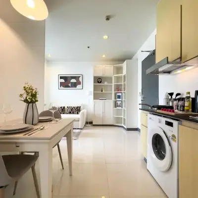 150m to BTS l Workspace l Pool and Gym l Sontana