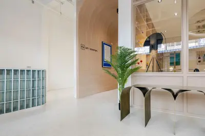 a plant sits in the middle of a lobby at Bembis Hotel Charoenakorn 10 in Chinatown