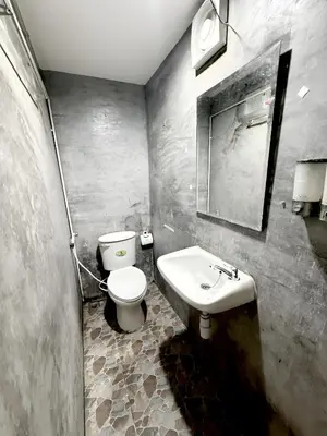 a bathroom with a white toilet and a sink at xx zNAP - Khaosan Bangkok แนป ข้าวสาร กลางตรอกข้าวสาร in Bang Bua Thong Railway Station