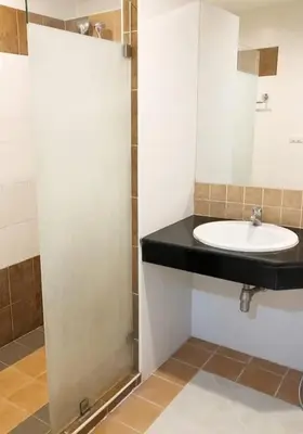 a bathroom with a sink and a mirror at อุดมสุข BTS udomsuk in Bangna