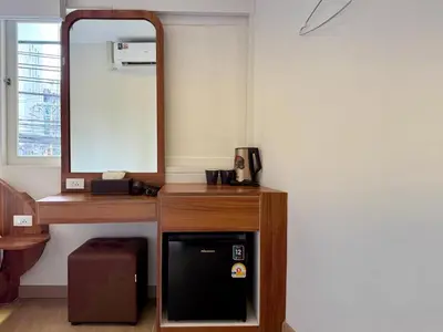 a room with a desk with a mirror and a television at Sonata siam-ratchathewi in Bangkok