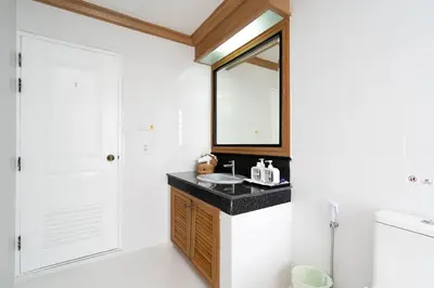 a bathroom with a sink and a mirror at Modern Twin BR Bath & Bathtub Retreat BTS BTB6 in Bangkok