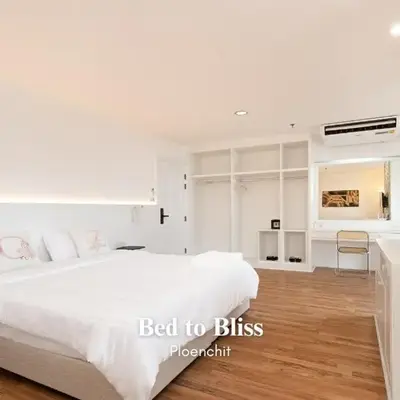 Chic King Bed Apt w Bathtub