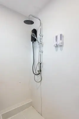 a shower with a shower head in a bathroom at SavasdeeVilla Midtown bangkok in Makkasan