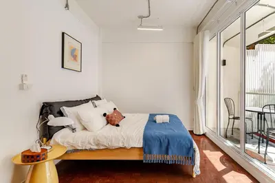 a bedroom with a bed with a teddy bear on it at \u66fc\u8c37\u5e02\u4e2d\u5fc3\u7d20\u5764\u9038\u73b0\u4ee3\u5317\u6b27\u98ce5\u5367\u72ec\u680b\u522b\u5885 in Bangkok