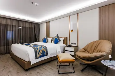 a hotel room with a bed and a chair at Maritztel Bangkok Hotel in Ban Bang Toei (1)